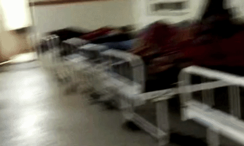 मुरैना के कैलारस स्वास्थ्य केंद्र में लापरवाही: प्रसूता वार्ड में रातभर सोते दिखे पुरुष, जिम्मेदार अधिकारी ने साधी चुप्पी