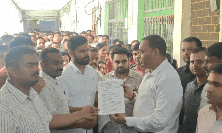 भिंड में स्वामित्व योजना की रजिस्ट्री और ई-सिग्नेचर के खिलाफ पटवारियों का प्रदर्शन, दी चेतावनी