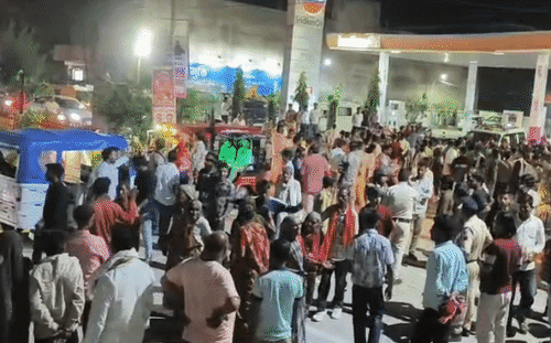 दतिया में किसान की हत्या पर बवाल: सड़क पर शव रखकर किया प्रदर्शन, पुलिस पर लगे गंभीर आरोप