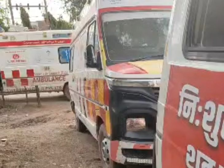 मुरैना में स्वास्थ्य सेवाएं बेपटरी: कागजों पर 52 एंबुलेंस, धरातल पर 15 गाड़ियां ग्वालियर में खड़ी