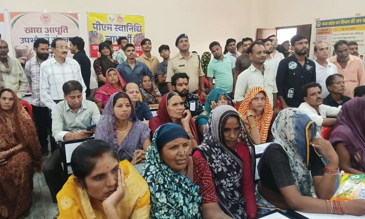 चंदेरी में जन-विश्वास शिविर: कलेक्टर ने सुनीं फरियादें, सैकड़ों मामलों का हुआ मौके पर समाधान