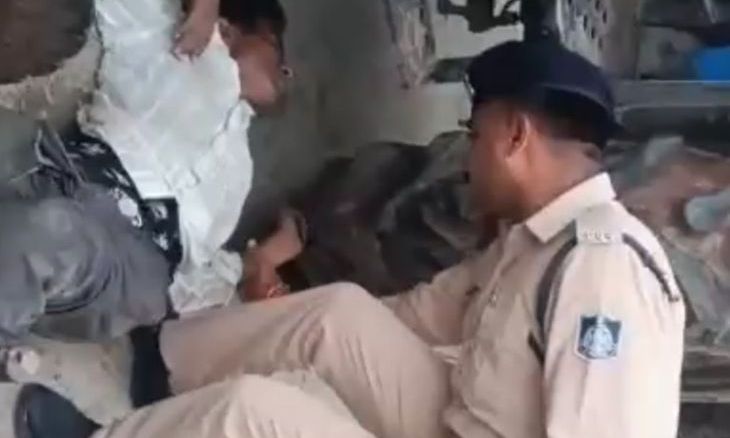 मुरैना में सड़क हादसे के बाद फरिश्ता बने एसपी, खुद अपने सरकारी वाहन से घायल को पहुंचाया अस्पताल