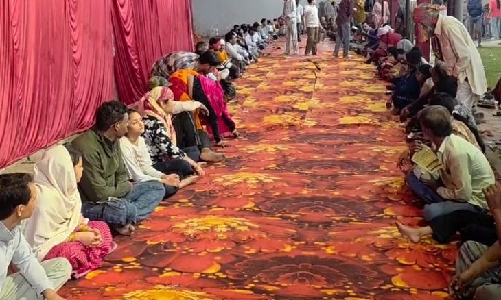 दतिया में शरद पूर्णिमा पर दमा रोगियों के लिए बंटी विशेष औषधि खीर, आठ हजार से अधिक मरीजों ने लिया लाभ