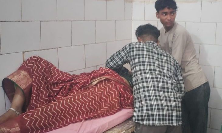 श्योपुर में आवारा सांड का कहर: बाइक सवार महिला गंभीर, ग्वालियर रेफर