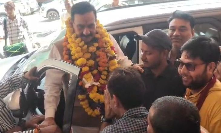 दतिया पहुंचे पूर्व गृहमंत्री डॉ. नरोत्तम मिश्रा, कार्यकर्ताओं ने किया जोरदार स्वागत और दशहरा महोत्सव की समीक्षा