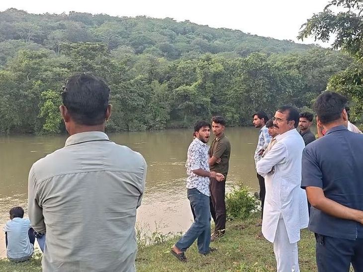 अशोकनगर के आमखो झरने में नहाते समय बहे दो किशोर, SDRF का सर्च ऑपरेशन जारी