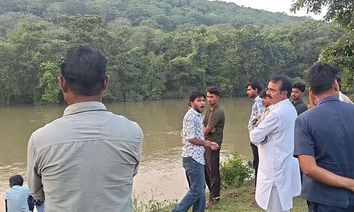 अशोकनगर के आमखो झरने में नहाते समय बहे दो किशोर, SDRF का सर्च ऑपरेशन जारी