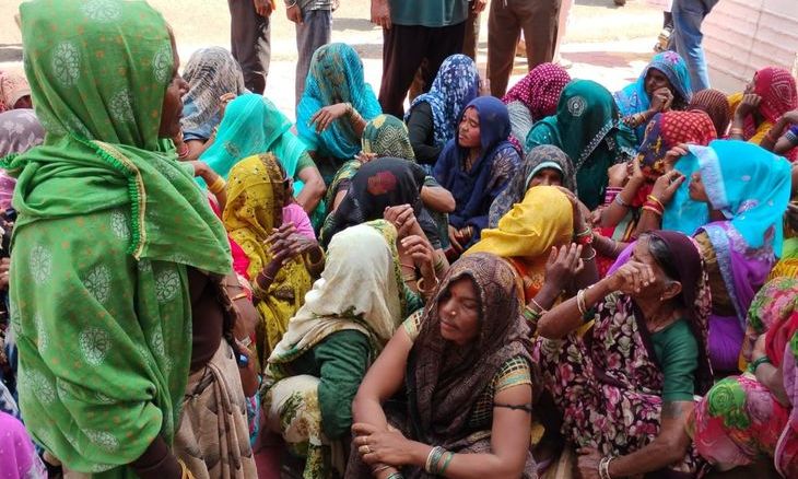 शिवपुरी जनसुनवाई में गूंजी समस्याएं: शराब दुकान, स्कूल मैदान पर कब्जे और पंचायत कार्यों में गड़बड़ी की शिकायतें