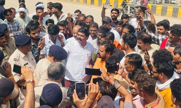 डबरा सिटी थाने का दो सौ लोगों ने किया घेराव, शासकीय कार्य में बाधा का मामला गरमाया