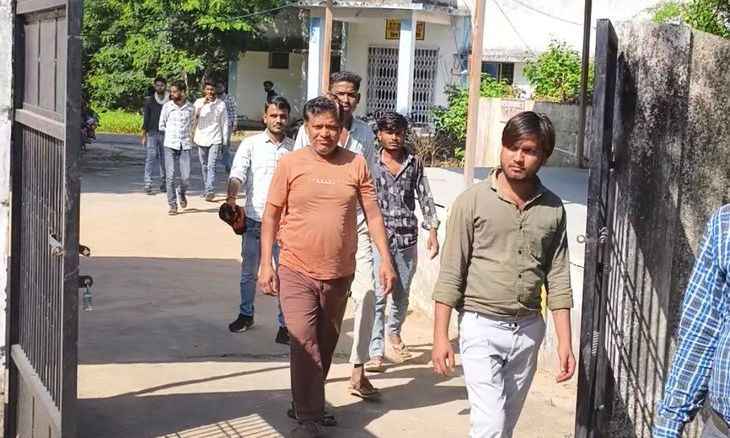 दतिया में युवक ने घर के अंदर लगाई फांसी, साड़ी के फंदे से लटका मिला शव