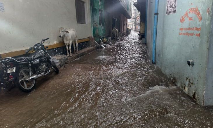 दतिया में झमाझम बारिश से निचले इलाके जलमग्न, घरों और दुकानों में घुसा पानी