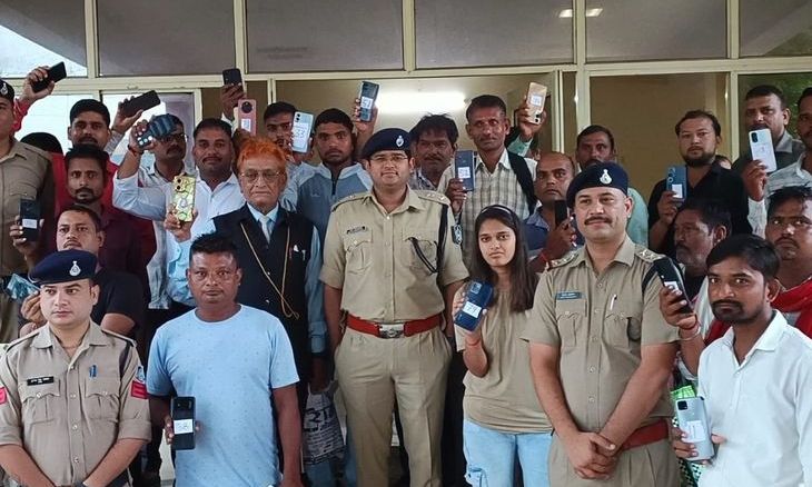 दतिया पुलिस का विशेष अभियान: पांच दिन में तलाशकर लौटाए 35 लाख रुपए के 173 गुम मोबाइल