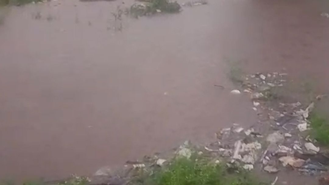 मेहराब साहब की तलैया कब्रिस्तान में नाले का गंदा पानी भरने से बढ़ी परेशानी