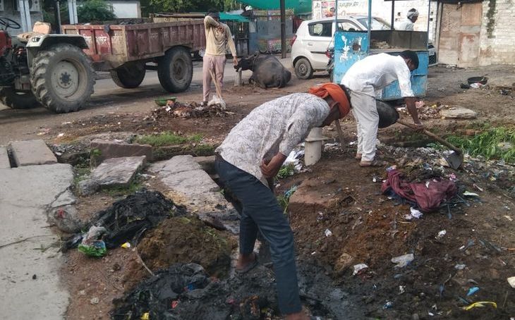 भांडेर में एक महीने बाद थमी सफाई कर्मियों की हड़ताल, कलेक्टर के आश्वासन पर काम पर लौटा अमला