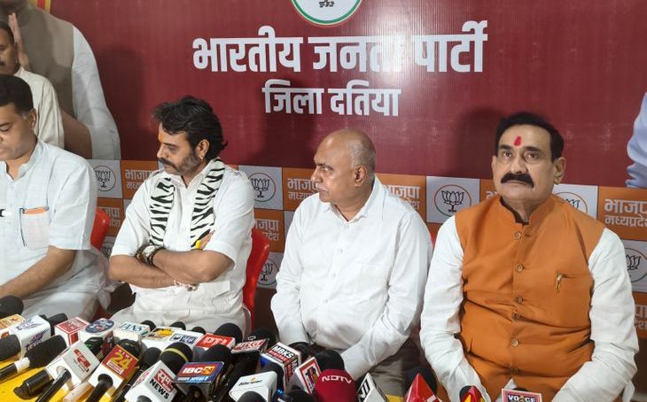 दतिया उपचुनाव: ट्रेन की मुलाकात पर गरमाई सियासत, खंडेलवाल ने पटवारी पर साधा निशाना