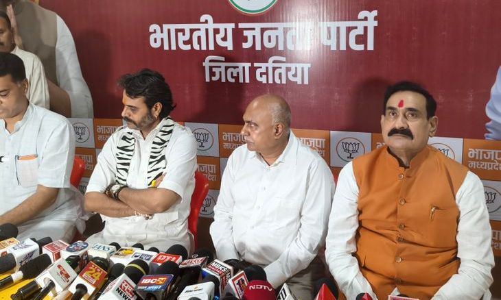 दतिया उपचुनाव: ट्रेन की मुलाकात पर गरमाई सियासत, खंडेलवाल ने पटवारी पर साधा निशाना