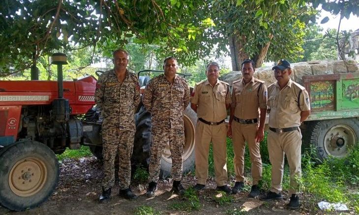 मुरैना में अवैध पत्थरों से भरी ट्रैक्टर-ट्रॉली जब्त, पुलिस को आता देख मौके से भागा चालक