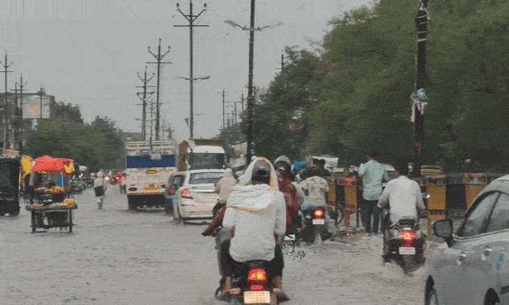 भिंड में आधे घंटे की बारिश ने खोली नगर पालिका की पोल, शहर बना जलमग्न