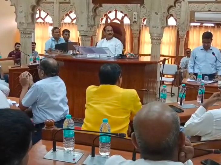 ग्वालियर निगम सदन में गरमाया माहौल: आयुक्त और पार्षदों के बीच कार्यशैली को लेकर हुआ विवाद
