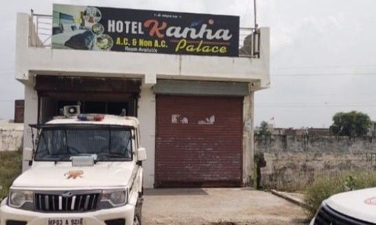 मुरैना: नेशनल हाईवे के होटल पर पुलिस का छापा, सेक्स रैकेट का भंडाफोड़