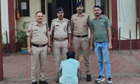 गुना: होटल में खाना खाने के बाद चला रहा था जाली नोट, 47 नकली नोटों के साथ आरोपी गिरफ्तार