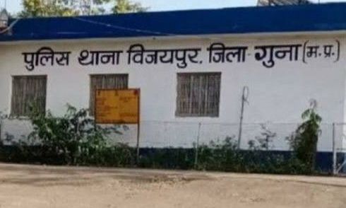 गुना में चेकिंग के दौरान पुलिस टीम पर हमला, एसआई से मारपीट कर बाइक भगा ले गए आरोपी