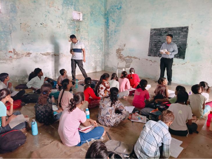 लहार एसडीएम का औचक निरीक्षण: स्कूल और आंगनबाड़ी केंद्र में मिली भारी गड़बड़ियां, अधिकारियों को थमाए नोटिस