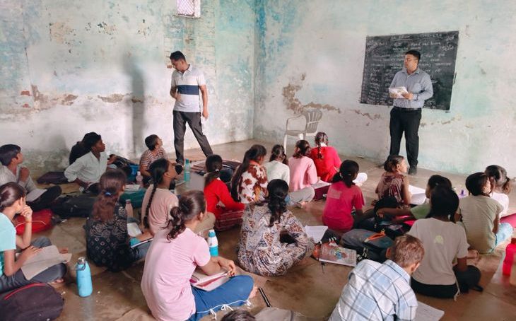 लहार एसडीएम का औचक निरीक्षण: स्कूल और आंगनबाड़ी केंद्र में मिली भारी गड़बड़ियां, अधिकारियों को थमाए नोटिस