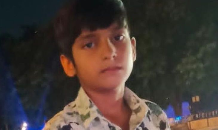 ग्वालियर में भीषण सड़क हादसा: चीनौर रोड पर धान से लदा ट्रक पलटने से चाचा-भतीजे की मौत, 26 घायल