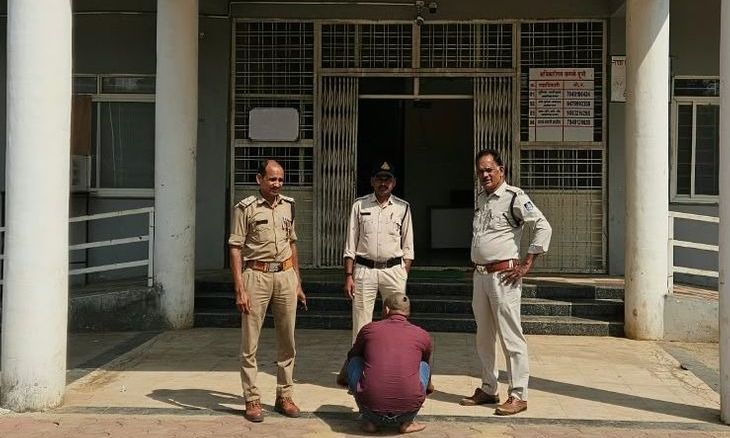 अशोकनगर सड़क हादसा: तेज रफ्तार में ओवरटेक करने वाले ट्रक और कंटेनर के चालक गिरफ्तार