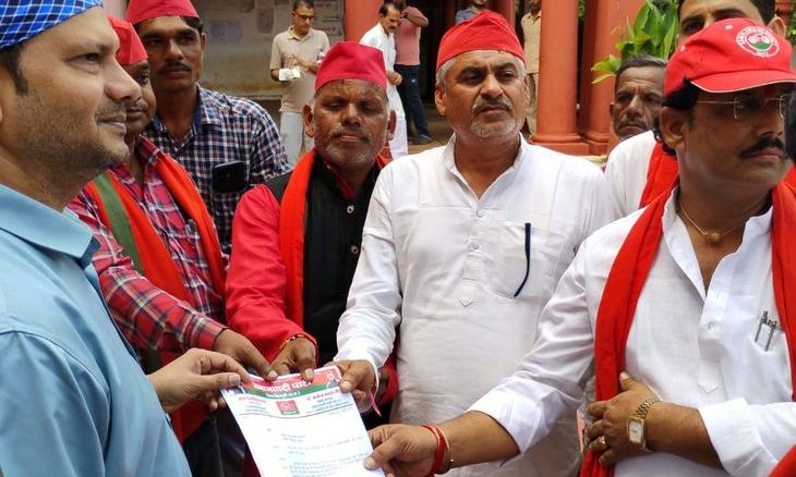 शिवपुरी में सपा का प्रदर्शन: बिजली, खाद और जमीन कब्जाने के मामलों में प्रशासन को अल्टीमेटम