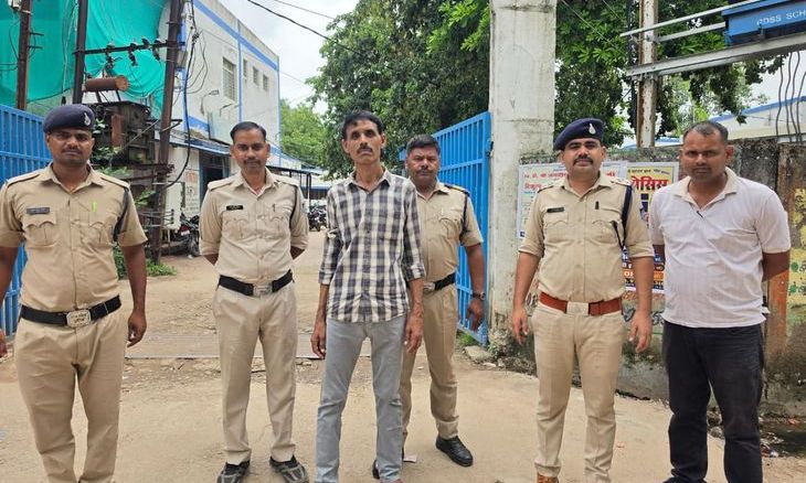 दो दशक से छिप रहा था जाली नोट कांड का आरोपी BSF जवान, डबरा रेलवे स्टेशन से दबोचा