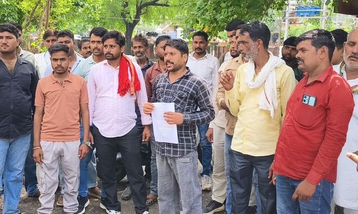 डगराकुआं मारपीट मामला: एसपी कार्यालय पहुंचे ग्रामीण, कार्रवाई की गुहार