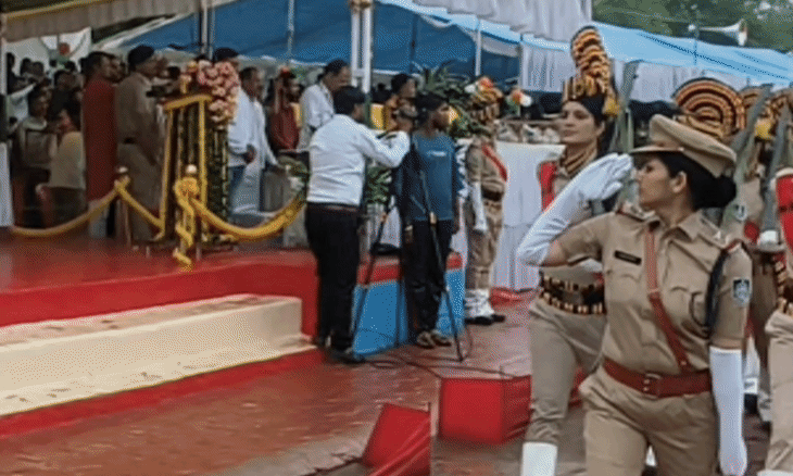 गुना में हर्षोल्लास के साथ मनाया गया स्वतंत्रता दिवस, कलेक्टर ने परेड ग्राउंड पर फहराया तिरंगा