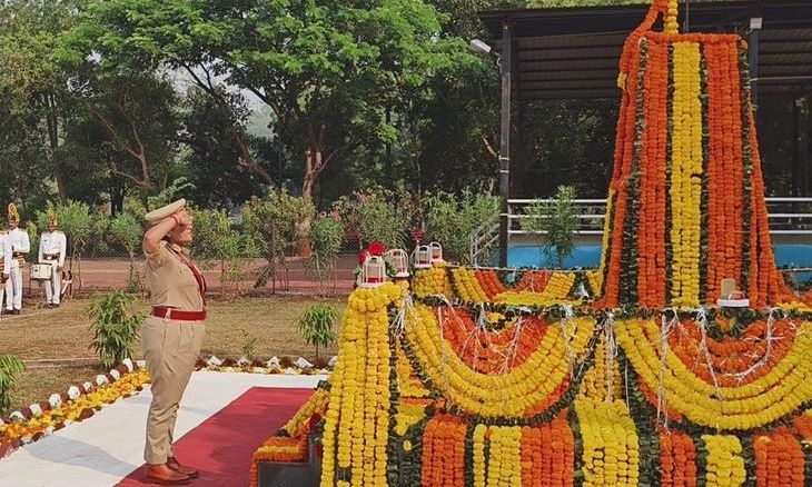 गुना पुलिस लाइन में शहीद स्मृति दिवस पर दी गई श्रद्धांजलि, एमपी के 9 पुलिसकर्मियों के पढ़े गए नाम