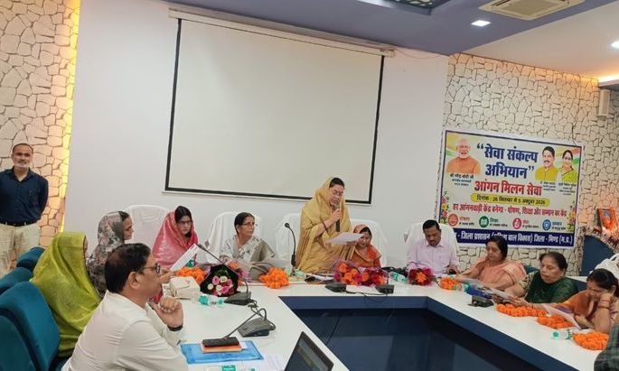 भिंड में आंगन मिलन सेवा कार्यक्रम आयोजित, सांसद संध्या राय ने की योजनाओं के क्रियान्वयन की समीक्षा