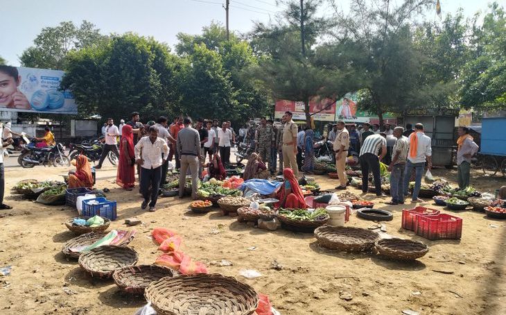 दतिया में ट्रैफिक सुधार की कवायद पर विवाद, खाली जमीन पर पार्क बनाने को लेकर आमने-सामने आए नपाध्यक्ष पुत्र और वेंडर