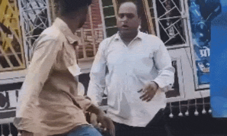 भितरवार बाजार में कट्टा लहराकर मारपीट करने वाला आरोपी गिरफ्तार, पुलिस ने निकाला जुलूस