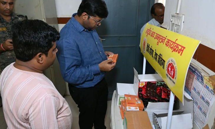 शिवपुरी: स्वास्थ्य केंद्र में लापरवाही पर सीएचओ और एएनएम को नोटिस, तीन दिन में मांगा जवाब