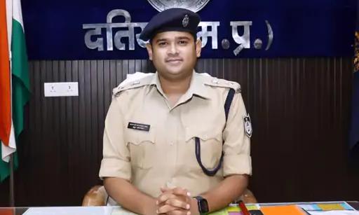 दतिया पुलिस में बड़ा प्रशासनिक फेरबदल: थरेट, लांच और भगुआपुरा थानों के प्रभारी बदले, एसपी ने जारी किए आदेश