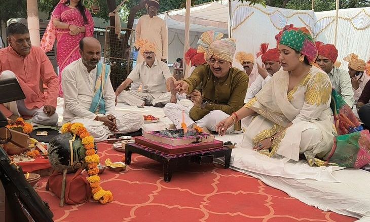 गुना में पहली बार महिला पुलिस अधीक्षक ने विधि-विधान से किया शस्त्र पूजन