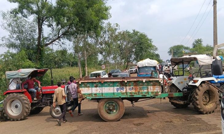गुना के बमोरी में खाद संकट पर अन्नदाताओं का फूटा गुस्सा, ढाई घंटे तक बाधित रहा यातायात