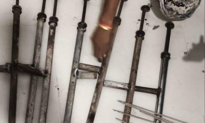 भिंड में प्रतिबंध के बावजूद बन रही थीं कार्बाइड गन, पुलिस ने दुकान पर मारा छापा और जब्त की सामग्री