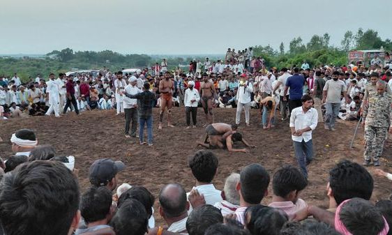 बघावली में सजा भव्य दंगल: राजस्थान और यूपी के पहलवानों के बीच मुकाबला रहा बराबरी पर