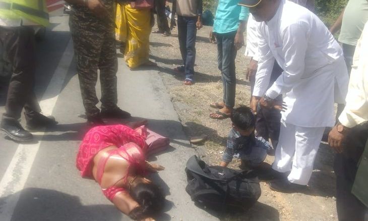 भिंड में एनएच-719 पर डंपर ने बाइक को मारी टक्कर, पति-पत्नी समेत चार लोग घायल