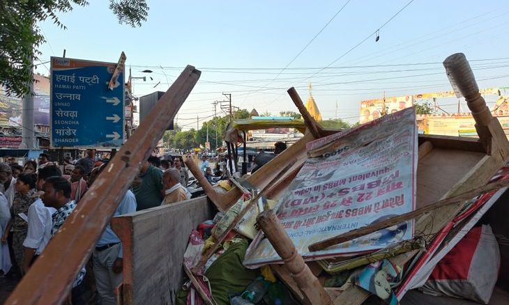 दतिया के पीतांबरा चौराहे पर बड़ी कार्रवाई: विवादों में घिरी अवैध गुमटी को प्रशासन ने हटाया