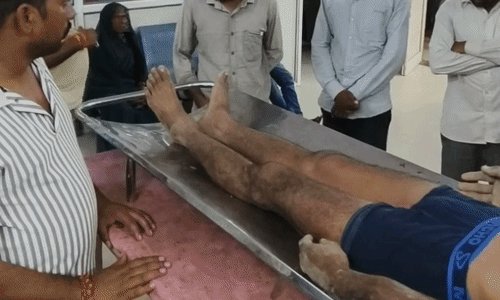 दतिया में खेत से लौट रहे युवक पर जानलेवा हमला, लाठी-डंडों से पीटकर तोड़े हाथ-पैर; जमीन विवाद बना वजह