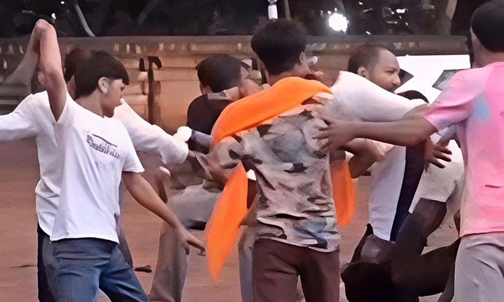 शिवपुरी के गांधी पार्क मैदान में युवकों के दो गुट भिड़े, बेल्ट और लात-घूंसों से मारपीट का वीडियो वायरल