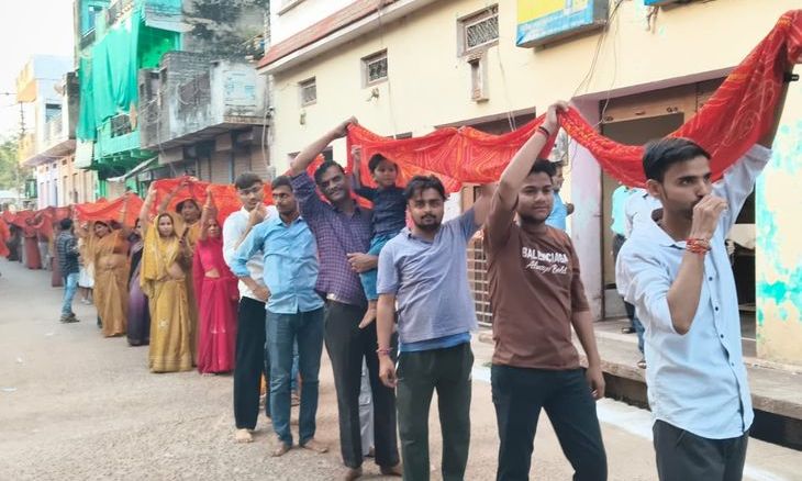 सबलगढ़ में मां अन्नपूर्णा को समर्पित रही 551 मीटर लंबी चुनरी यात्रा, उमड़े भक्त