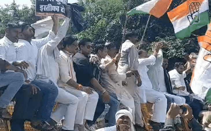 ग्वालियर में कलेक्ट्रेट घेराव के दौरान कांग्रेस का हंगामा, मुख्य निर्वाचन आयुक्त के इस्तीफे की उठी मांग